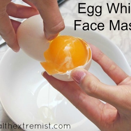 Egg White Face Mask - Helps fight acne, shrinks pores, minimizes wrinkles and clears skin! My skin glows after I use this egg white face mask!