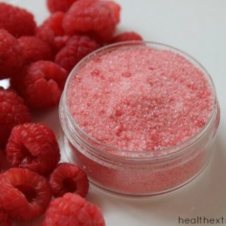 All Natural DIY Sugar Lip Scrub - Get super soft, smooth, and exfoliated lips