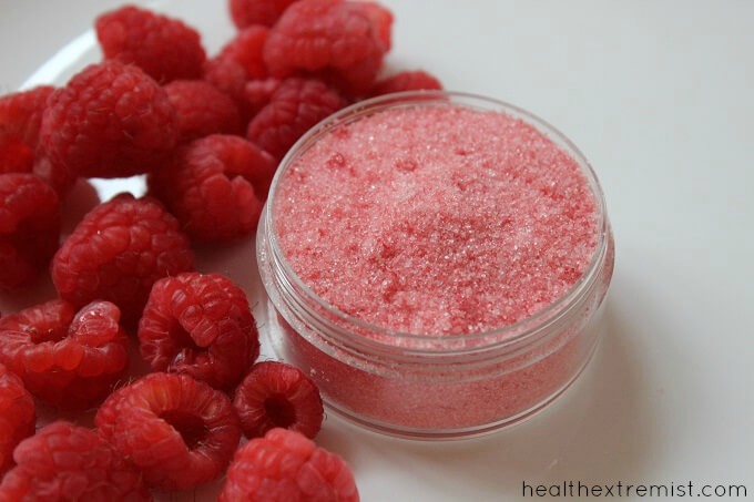 All Natural DIY Sugar Lip Scrub - Get super soft, smooth, and exfoliated lips