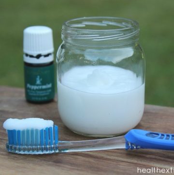 Homemade Natural Peppermint and Coconut Oil Toothpaste - Make this toothpaste with just a few ingredients. It will help fight bacteria and prevent cavities. #diy #homemade #diytoothpaste #toothpaste #naturaltoothpaste #peppermint #pepperminttoothpaste #diypeppermintandcoconutoiltoothpaste
