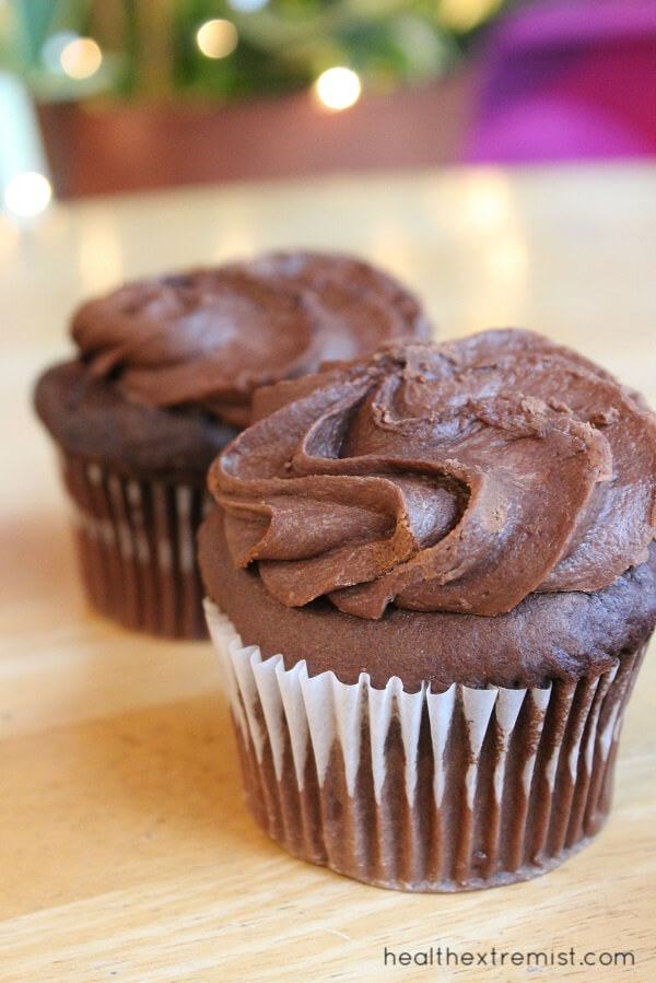 Paleo Chocolate Cupcakes made with Coconut Flour - These coconut flour cupcakes are pale, gluten free and dairy free.